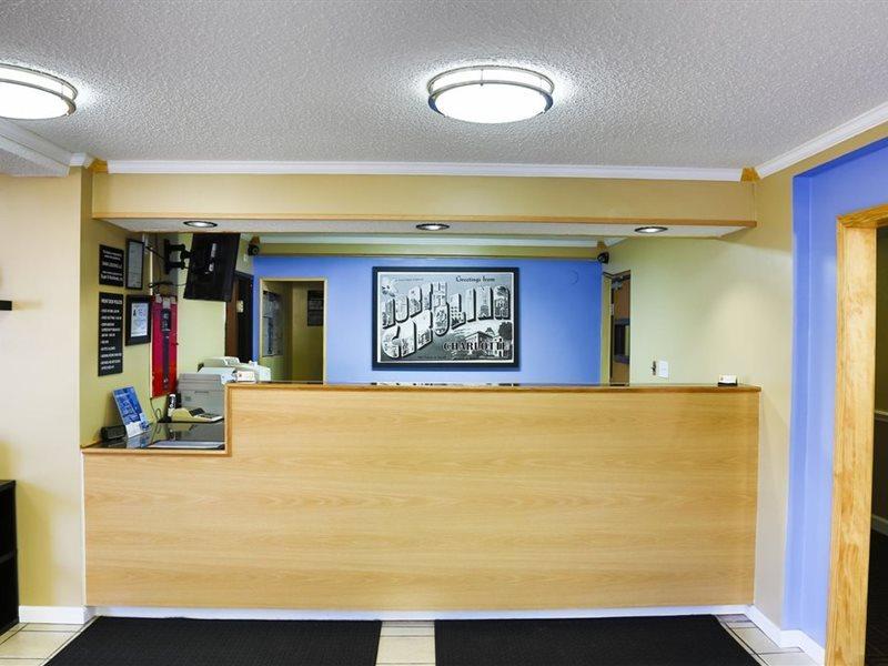 Super 8 By Wyndham Charlotte University Esterno foto