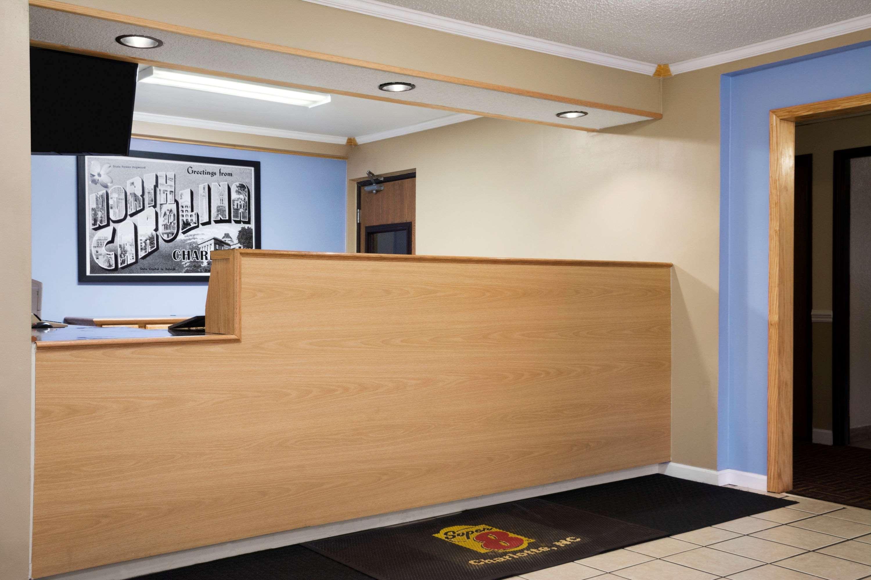 Super 8 By Wyndham Charlotte University Esterno foto