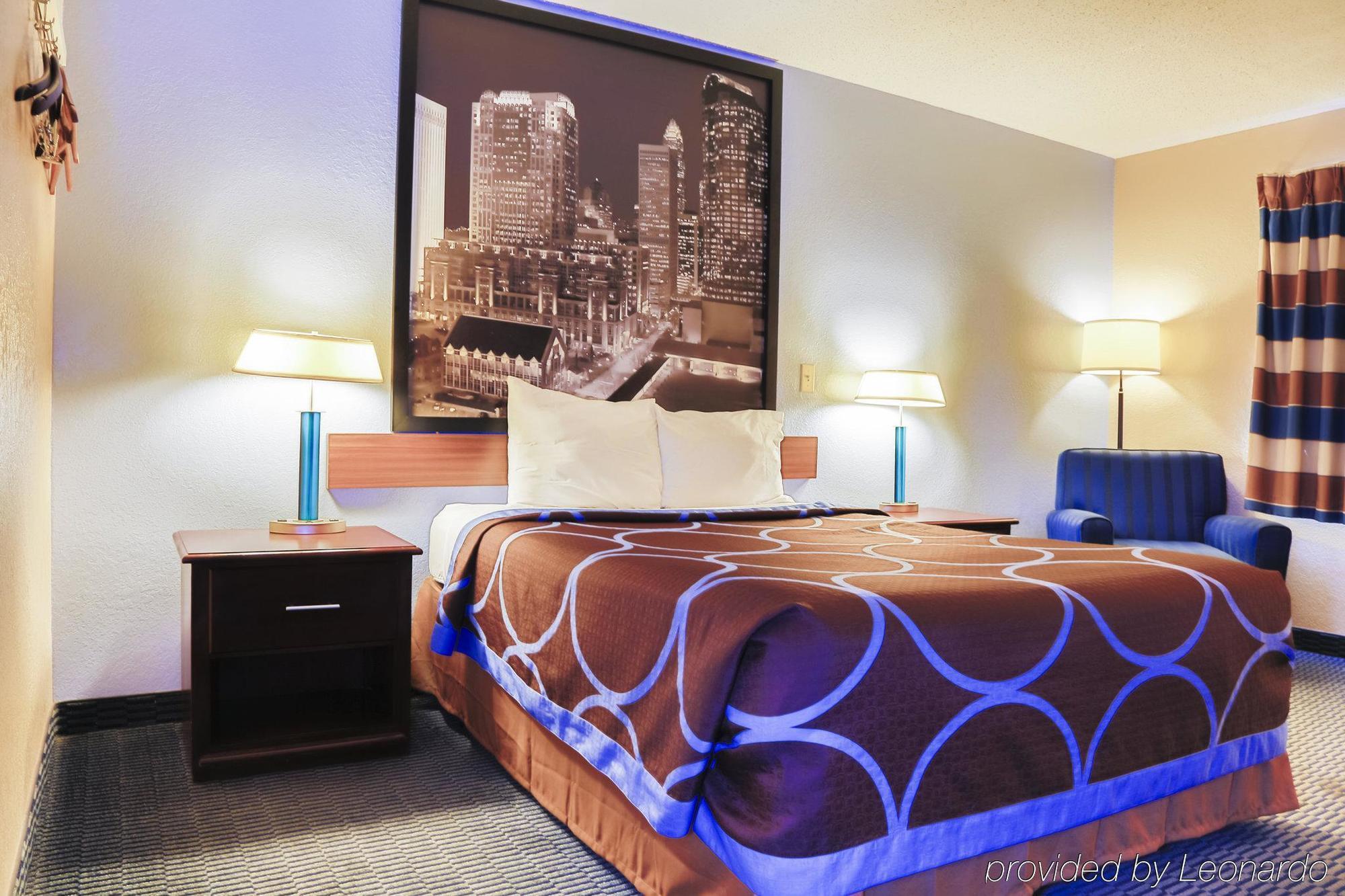 Super 8 By Wyndham Charlotte University Esterno foto