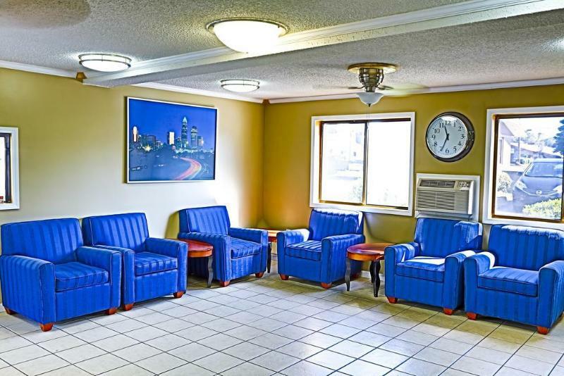 Super 8 By Wyndham Charlotte University Esterno foto